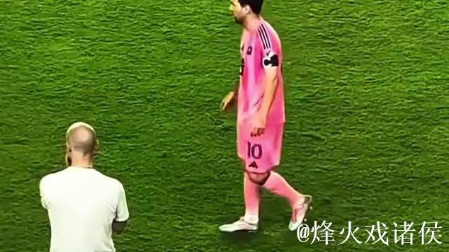 梅西散步不可怕，可怕的是他突然跑了起来！