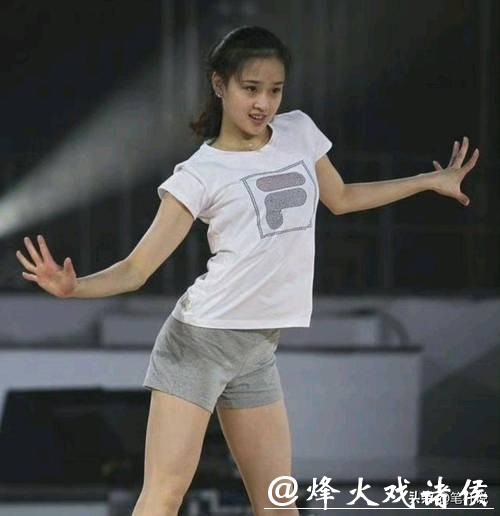 体操女神才貌双全，却嫁1米58五冠王，生一双儿女如今成人生赢家
