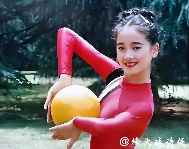 她曾是体操冠军，16岁被姜文带进娱乐圈，风流成性，绯闻多如雪花